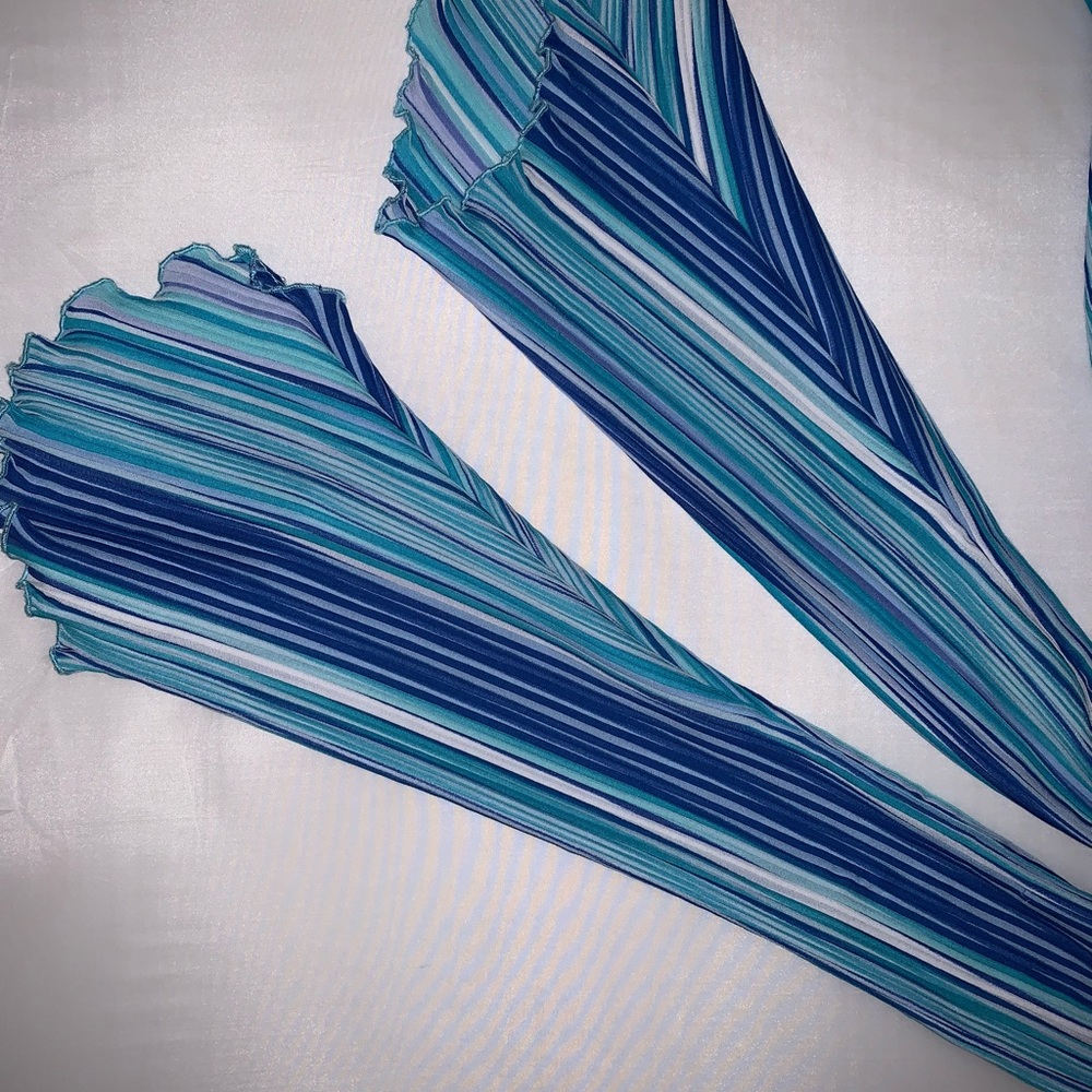 v-Neck blouse w/ beautiful sleeves